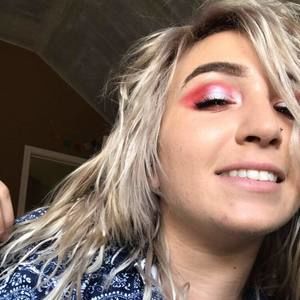 Meet your Posher, Caroline